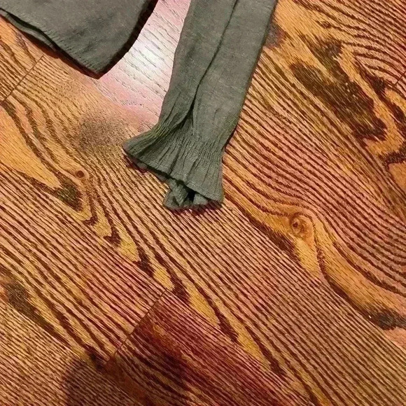 Nanette Lepore Green Longsleeve Lightweight Blouse Size Small - Picture 2 of 5